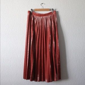 A. Cali Pleated Rose Skirt Sz: S